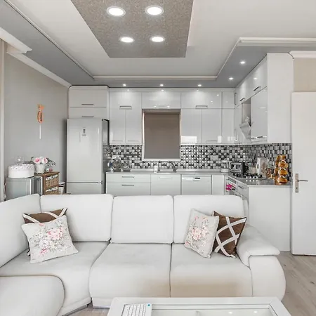 Spacious 2 Bedroom House With A View In Konacik Appartement *