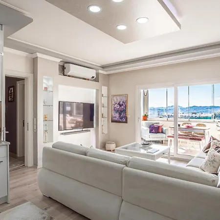 Spacious 2 Bedroom House With A View In Konacik