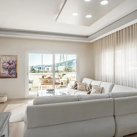 Spacious 2 Bedroom House With A View In Konacik Appartement *