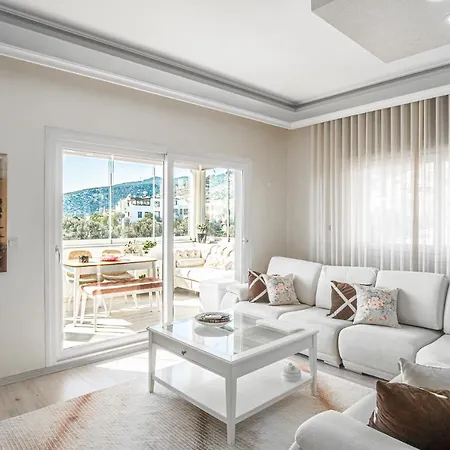 Spacious 2 Bedroom House With A View In Konacik Appartement