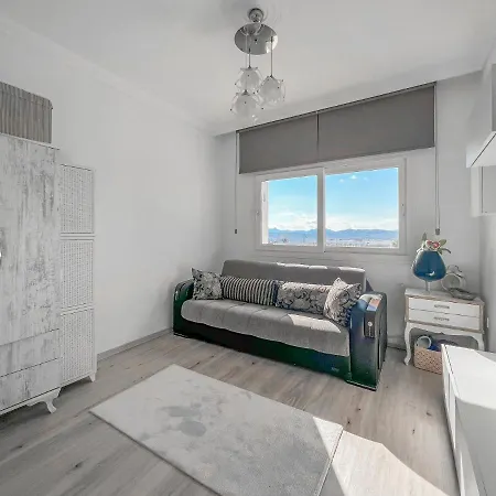 Spacious 2 Bedroom House With A View In Konacik Appartement