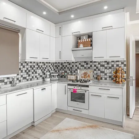 Spacious 2 Bedroom House With A View In Konacik
